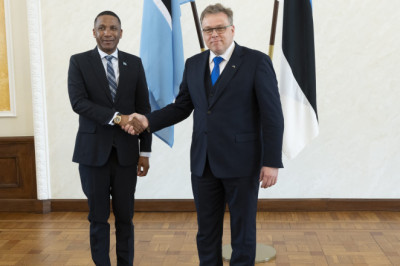 Hussar arutas Botswana presidendiga digikoostöö võimalusi