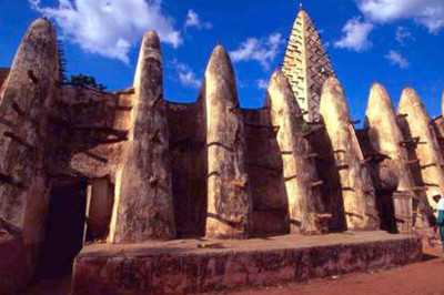 Kesk-Malis toimunud sõjaväeobjekti rünnakus hukkus 30 sõdurit