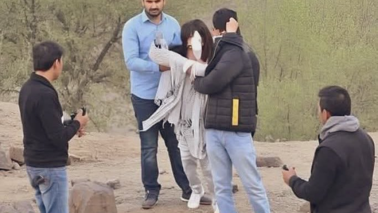 Hafizabad, Pakistan: Kolm mõjukat moslemist kurjategijat vägistasid naist tema kinniseotud abikaasa silme all