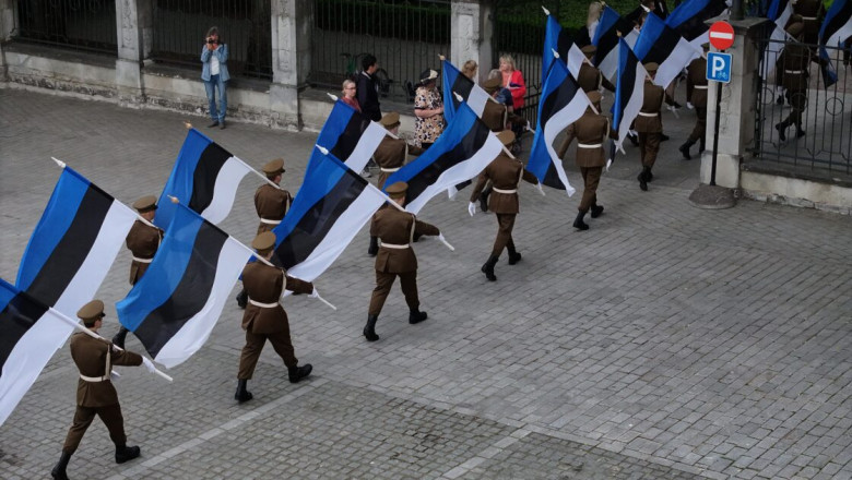 Hussar lipupäeval: sinimustvalge võiks avalikus ruumis enam lehvida!