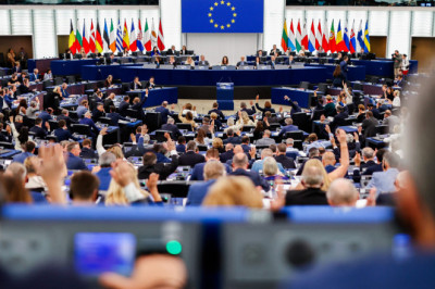 Euroopa Parlament võttis vastu laste seksuaalse väärkohtlemise seaduseelnõu, kuid pedofiilias probleemi ei näe