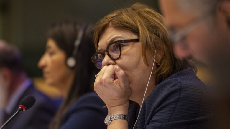 Von der Leyeni Euroopa Rahvapartei (EPP) surub peale vabaühenduste läbipaistvusregistreid, mõistes samal ajal Budapesti sama eest hukka