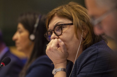 Von der Leyeni Euroopa Rahvapartei (EPP) surub peale vabaühenduste läbipaistvusregistreid, mõistes samal ajal Budapesti sama eest hukka