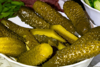 Käes on hapukurgi hooaeg poliitikas