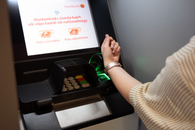 Swedbank: Muudame 1. juulist pangaautomaatide töökorraldust – esmalt kaart, siis sularaha