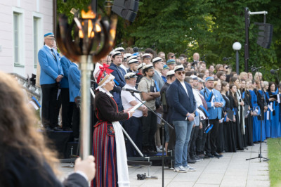 Toompeale jõudis laulu- ja tantsupeo tuli