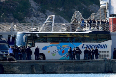 Itaalia aktivistidest advokaadid väänavad kohtuotsust, et takistada illegaalide kinnipidamist