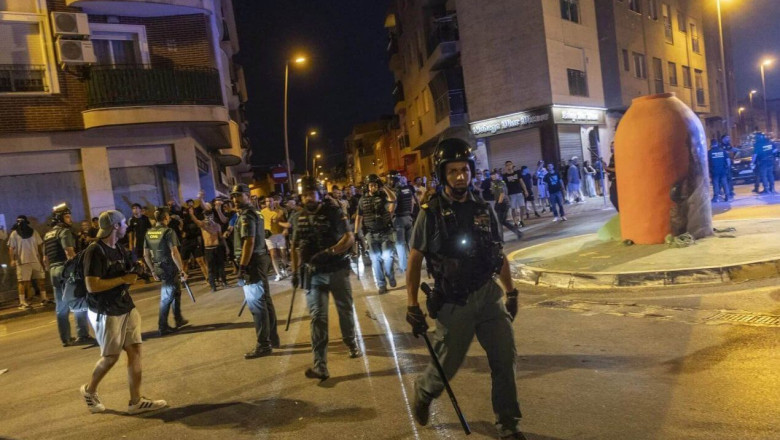 Hispaanlased illegaalide vastu: pärast pensionäri rünnakut puhkes tänavasõda