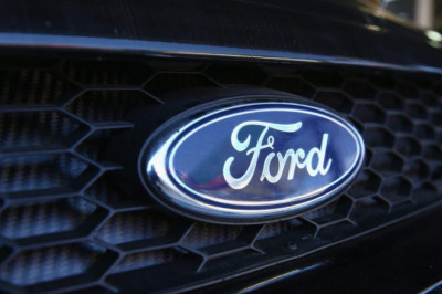 Ford peab tagasi kutsuma 700 000 sõidukit: süttimise oht