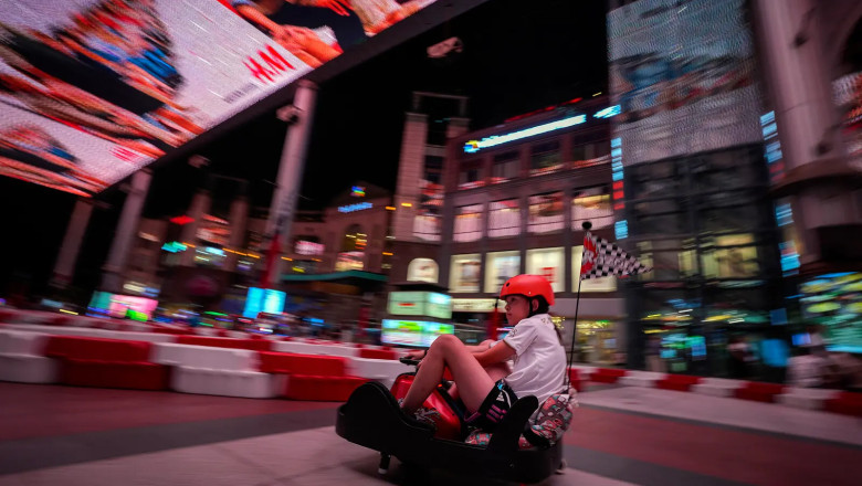 Mees süütas Tokyos mürakaebuse tõttu kardisõiduautod põlema