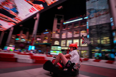 Mees süütas Tokyos mürakaebuse tõttu kardisõiduautod põlema