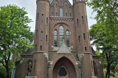 Amsterdamis hävis uusaastaööl tulekahjus 19. sajandist pärit Vondelkerki kirik