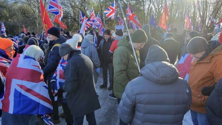 Asbest, hirm, ülestõus: 1000 britti protesteerisid migrantide laagrite vastu