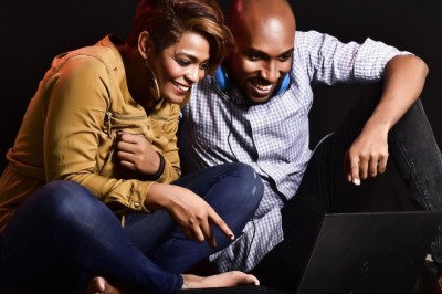 Kristjan Pihl ja Pealtnägija alustasid uut hooaega väga uhkelt, mis tõestab, et uuriv ajakirjandus on siiski veel elus. Braavo!