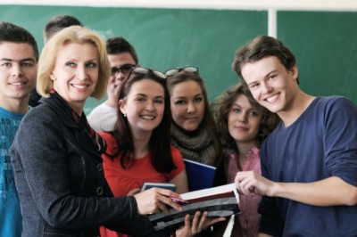 Valitsus kinnitas õpetajate töötasu alammääraks 1970 eurot