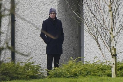 Iiri õpetaja, kes mõisteti asesõnade eest vangi, naaseb kohtu korraldusest hoolimata kooli